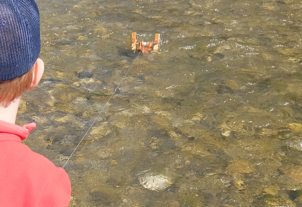 Wasser-Abenteuer – Forelle + Kárí Segelboot – KRAUL Bundle
