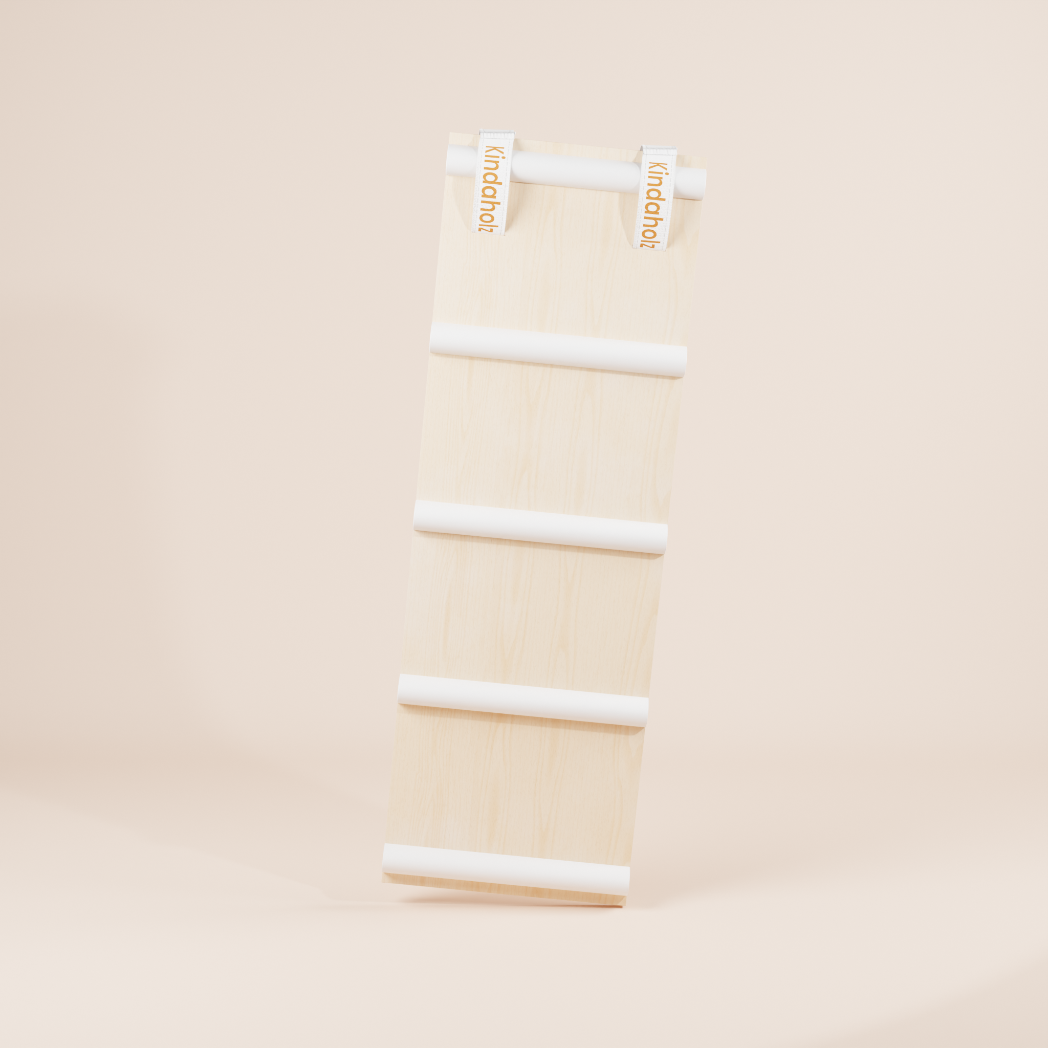 MIKA Rutschrampe weiß von KinderGlück – Produktfoto der Kletterrampe aus FSC-Buchenholz mit weißen Sprossen und Befestigungsriemen, Design in Germany, ab 6 Monaten