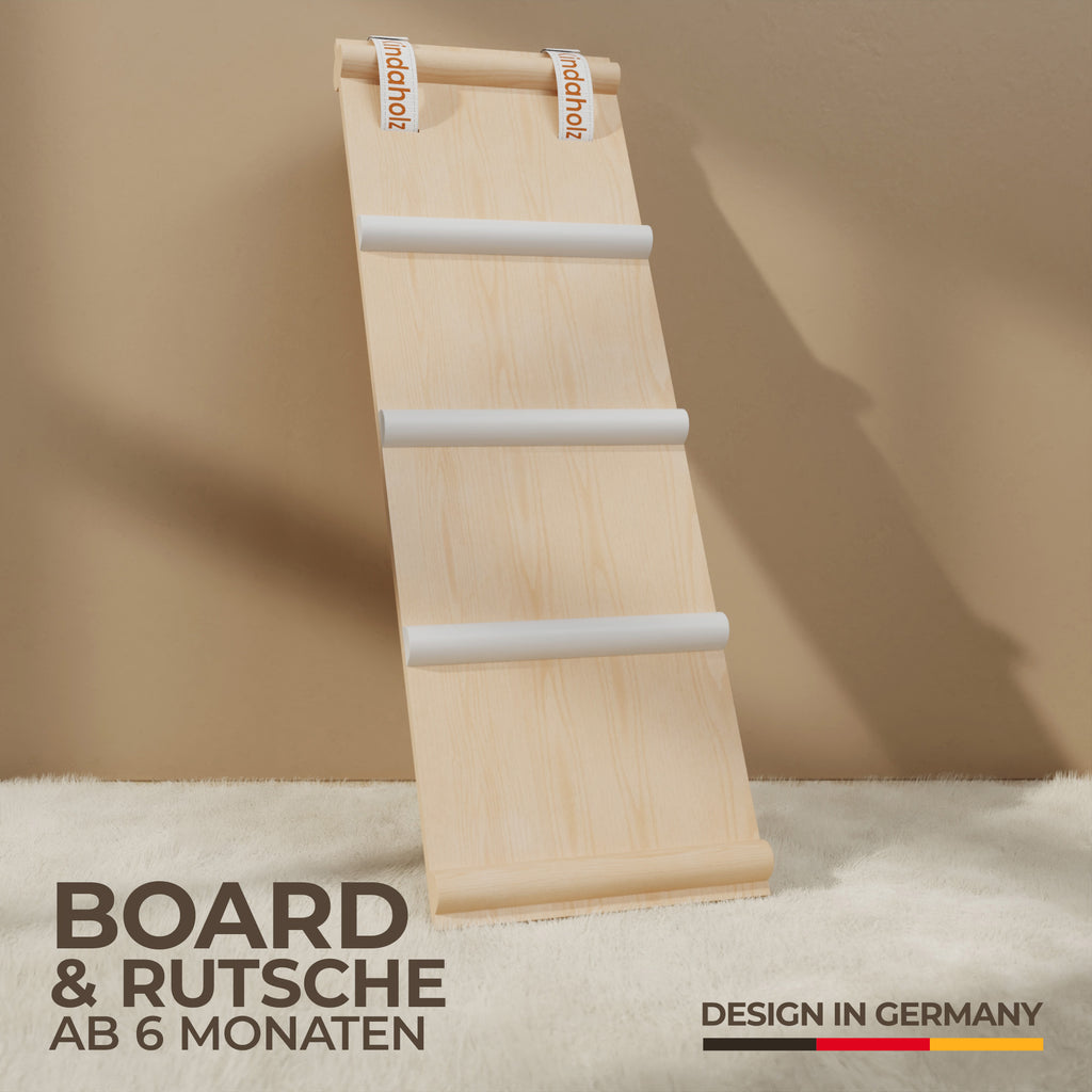 MIKA Rutschrampe weiß von KinderGlück – Produktfoto der Kletterrampe aus FSC-Buchenholz mit weißen Sprossen und Befestigungsriemen, Design in Germany, ab 6 Monaten