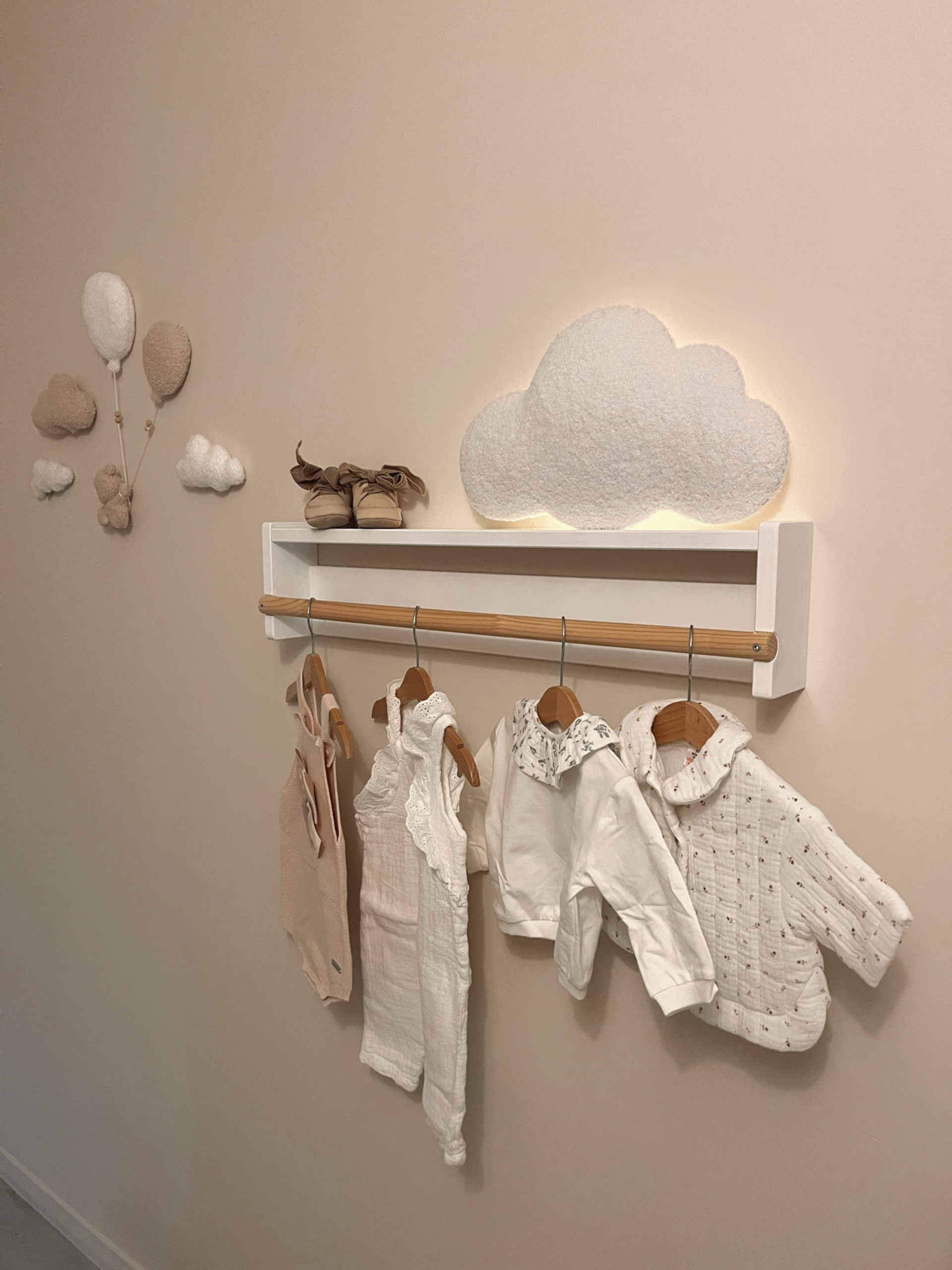 Cloud bouclé wall decor-1