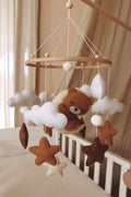 Handgefertigtes Schlafender Teddy Babymobile aus Holz – KinderGlück