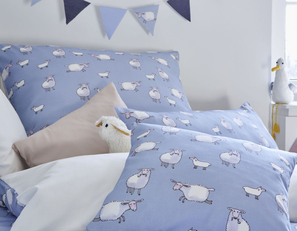 Nahaufnahme Bio-Satin Kinderbettwäsche Schäfchen Cotonea