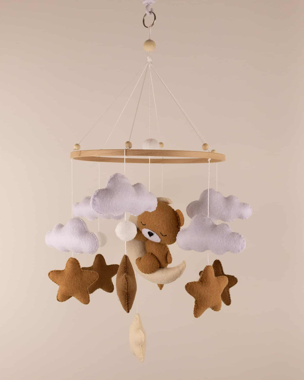 Handgefertigtes Schlafender Teddy Babymobile aus Holz – KinderGlück