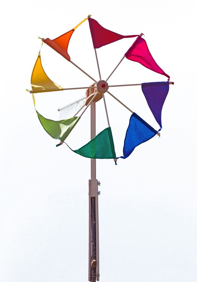 Wirbelwind bunt freigestellt auf weißem Hintergrund