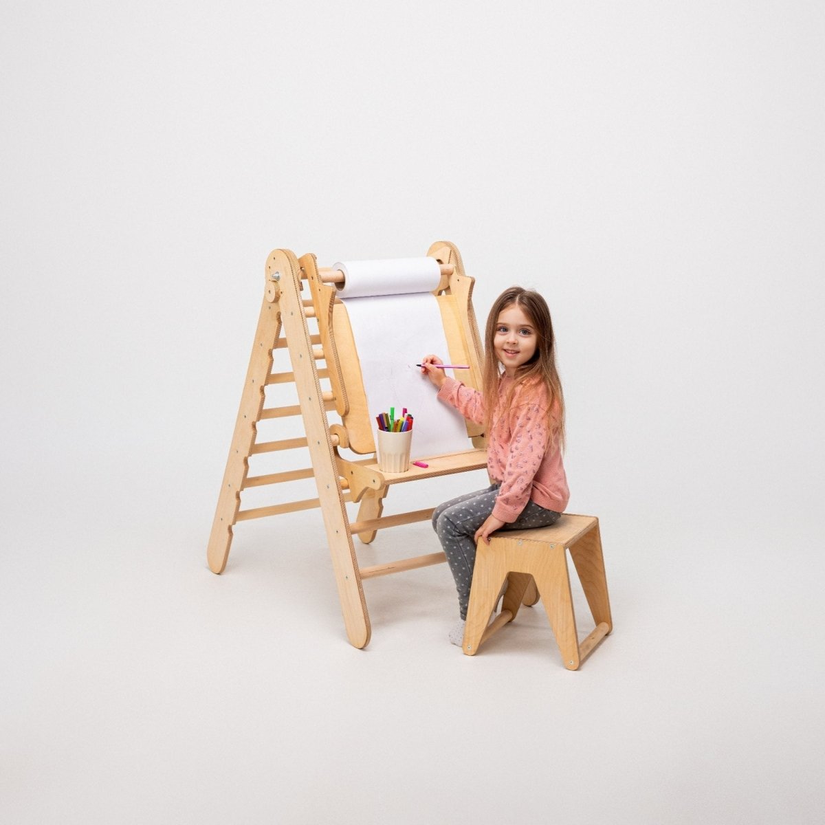 Staffelei mit Kinderstuhl für Indoor Klettergerüst – KinderGlück